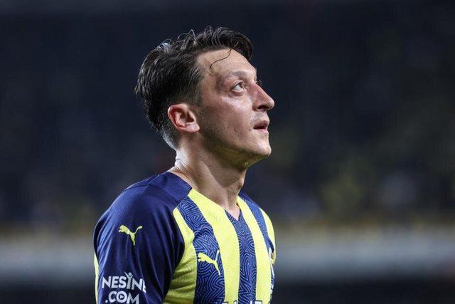 fenerbahceden_mesut_ozil_06176_800