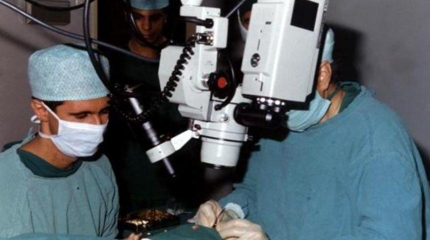 "Esad doktor olarak kalmalıydı"