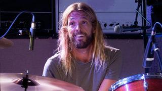 Foo Fighters davulcuları Taylor Hawkins’in ölümünün ardından turnelerini iptal etti