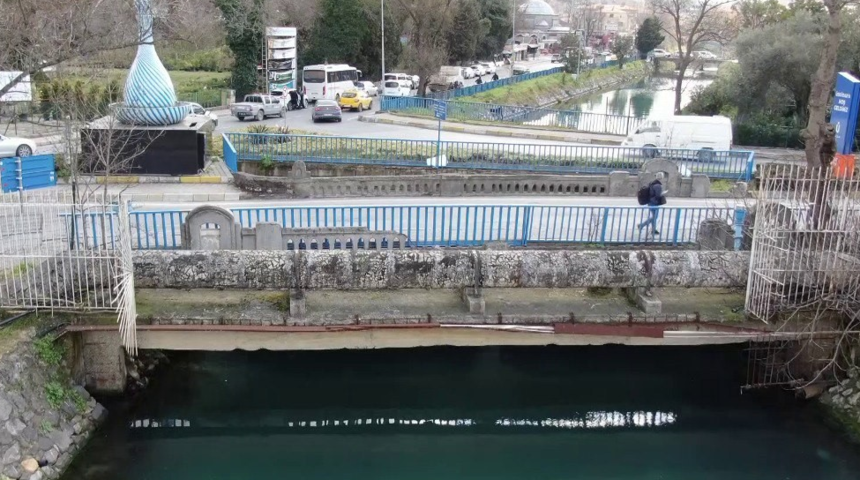 Yer: İstanbul! Her gün üzerinden binlerce araç geçen Tarihi Küçüksu Köprüsü can çekişiyor 