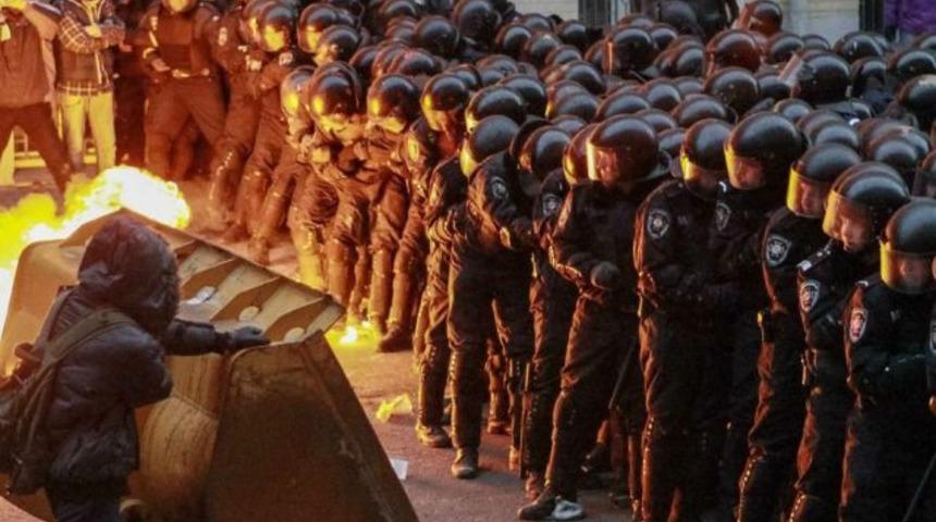 Ukrayna: Muhalefet ve hükümet masaya oturuyor
