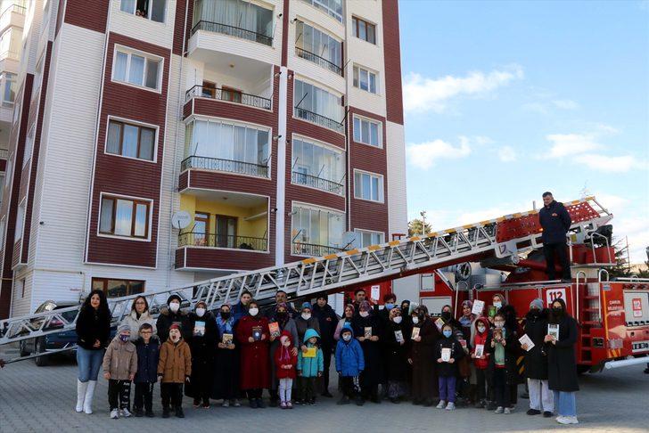 Ambulans ve itfaiye ekibi, bu kez kitap bağışı için seferber oldu G2