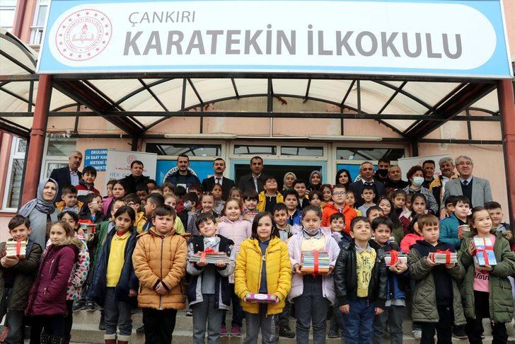 Ambulans ve itfaiye ekibi, bu kez kitap bağışı için seferber oldu G5