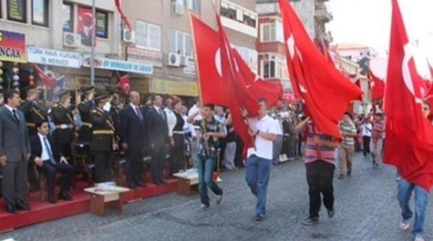 Herkes ayağa kalktı ama savcı oturdu