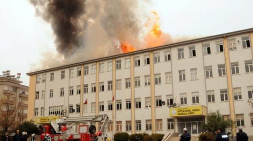 Lisede yangın paniği