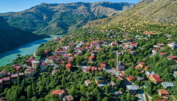 Adı Atatürk tarafından değiştirilen Erzincan'ın turistik Kemaliye ilçesi 