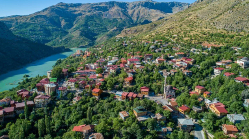 Adı Atatürk tarafından değiştirilen Erzincan'ın turistik Kemaliye ilçesi "sakin şehirler ağına" dahil edildi
