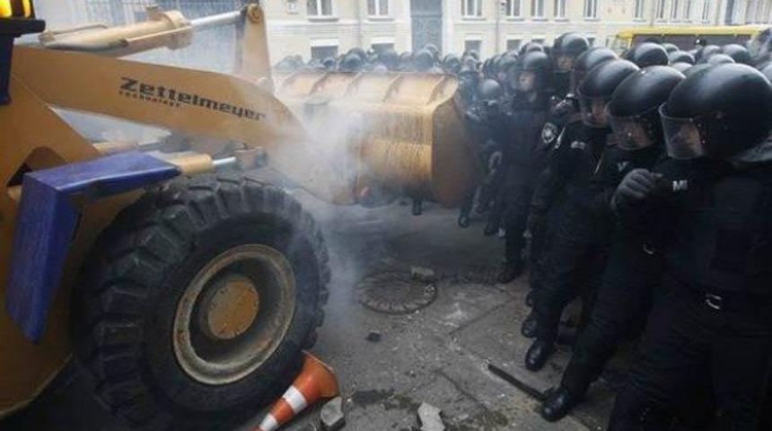 Ukrayna başkonsolosu polis şiddetine kızınca görevden alındı