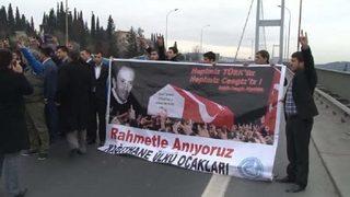 Ülkücü grup Boğaz Köprüsü'nü trafiğe kapattı