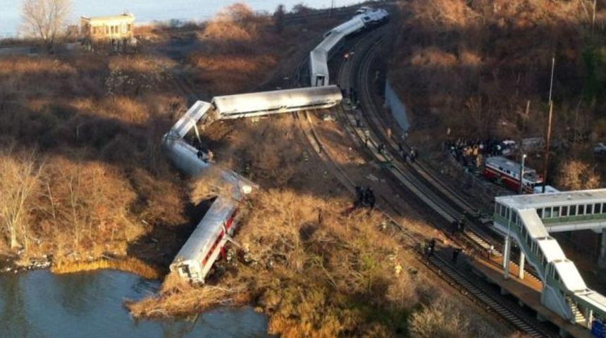 New York'ta raydan çıkan tren hız limitini aşmış