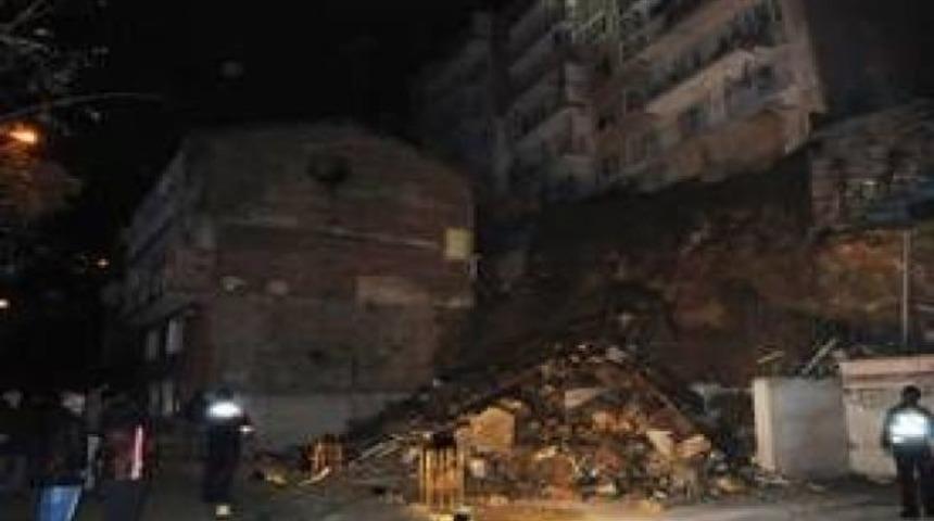 İstinat duvarı çöktü, altı apartman boşaltıldı