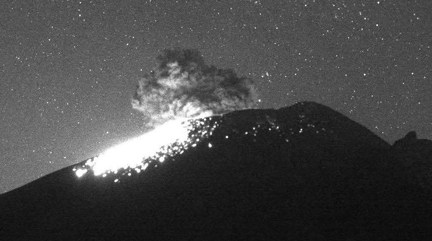 "Uzak durun" Meksika'da yanardağ patlaması ve 27 dakika süren şiddetli deprem