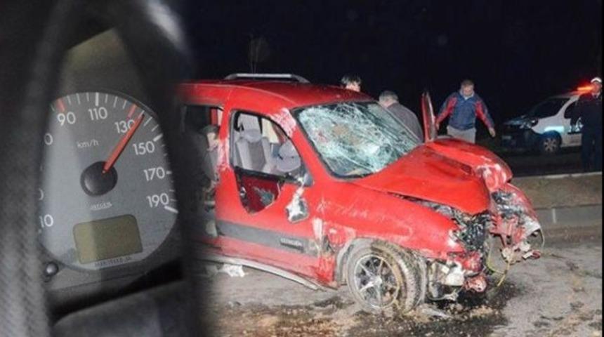 Tekirdağ'da feci kaza! 135'le giderken direğe &ccedil;arptı: 5 yaralı