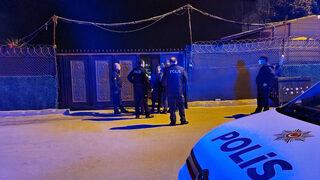 Kendini polis olarak tanıttı, 2 kişiyi vurdu