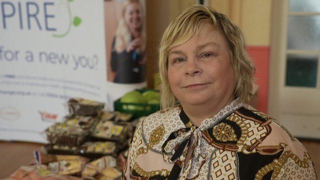 Alison Trevellion BeChange projesinden aldığı iki torba yiyecek sayesinde 10 sterlin tasarruf ettiğini söylüyor