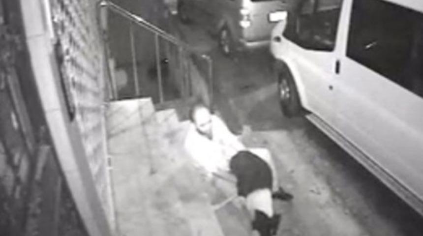 Sokak ortasında yakaladığı köpeğe tecavüz etti