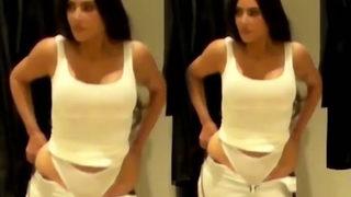 Kim Kardashian soyunma odasından paylaştı!