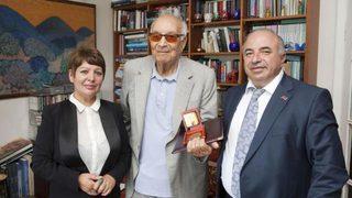 Ermenistan’dan Yaşar Kemal’e nişan 