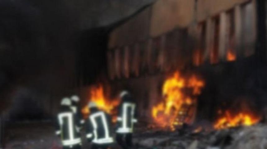 İstanbul'da plastik fabrikasında patlama: 1 &ouml;l&uuml;