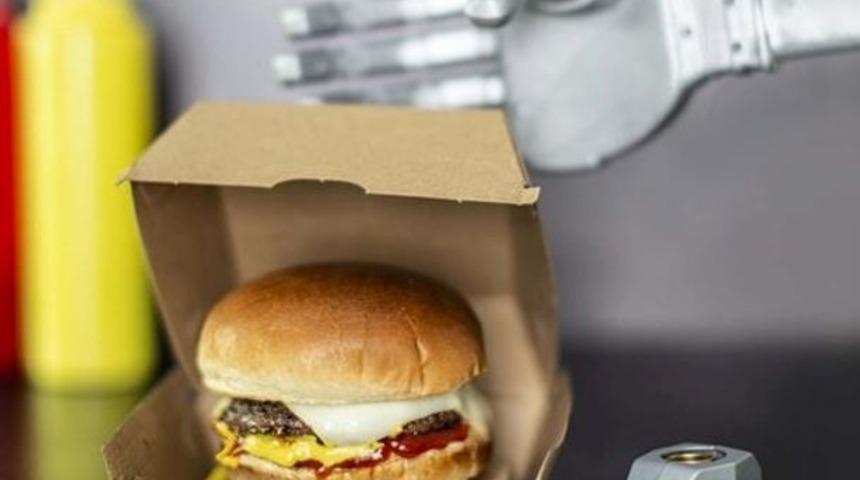 ABD'de açıldı! Hamburgere adeta "teknoloji sosu" kattılar: 6 dakikada hazırlıyor