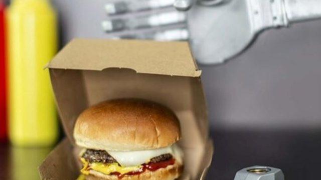 ABD'de açıldı! Hamburgere adeta teknoloji sosu kattılar: 6 dakikada hazırlıyor