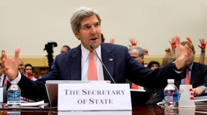 Kerry'e canlı yayında savaş karşıtı protesto
