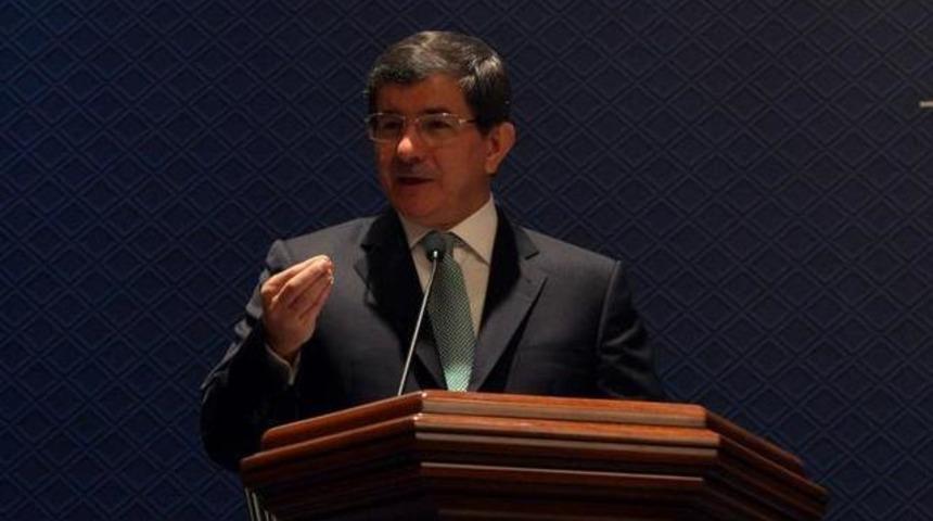 Davutoğlu o soruya &ccedil;ok sinirlendi!