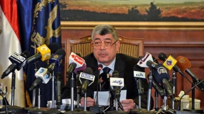 Mısırlı bakan suikastten kurtuldu