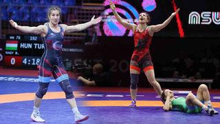 Yasemin Adar Yiğit ve Evin Demirhan Yavuz Avrupa Güreş Şampiyonası'nda altın madalya kazandı