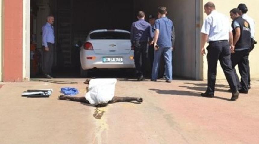 Kimyasallarla dolu kazana d&uuml;şen iş&ccedil;i hayatını kaybetti