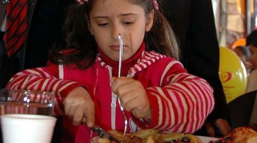 Çocuklar karbonhidratla besleniyor