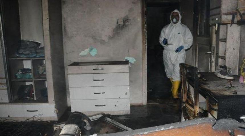 Mini etek ev yaktırdı