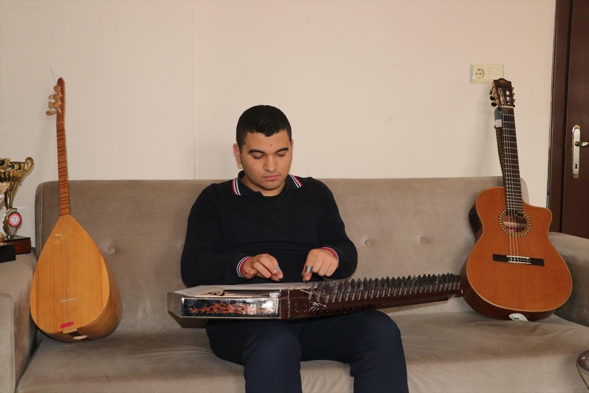 Otizmli Ertuğrul konservatuvara hazırlanıyor