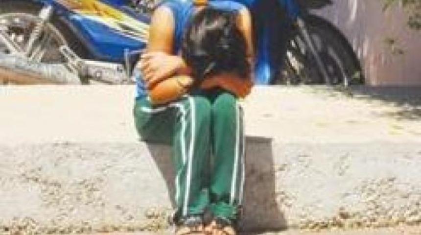 Tecavüzcüyü polis elinden kaçırdı