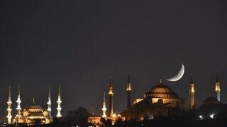 İstanbul, Ankara, İzmir, Bursa hatimli teravih namazı hangi camilerde? Hatimli teravih namazı kılınacak camiler...