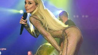 Gülşen'den kalça dansı! Keyfi yerindeydi