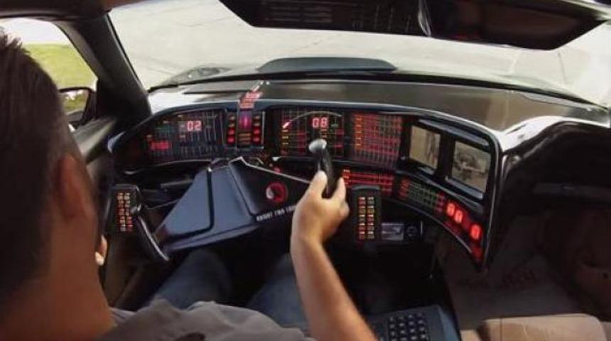 3 yılda Kara Şimşek&rsquo;teki KITT&rsquo;i &uuml;retti