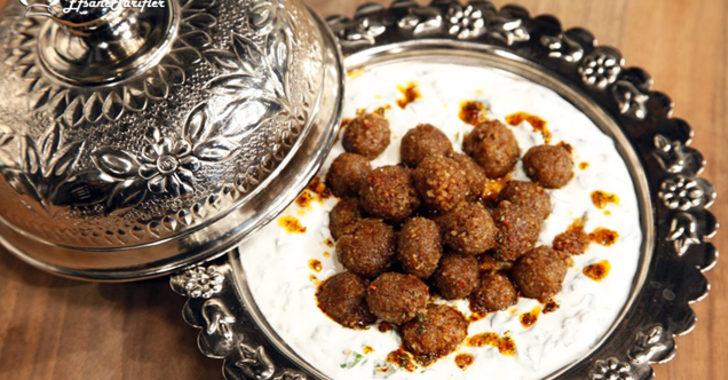 İlk iftar yemeğinizi farklı bir tatla taçlandırın! Cacıklı köfte nasıl yapılır? Cacıklı köfte malzemeleri nelerdir? 