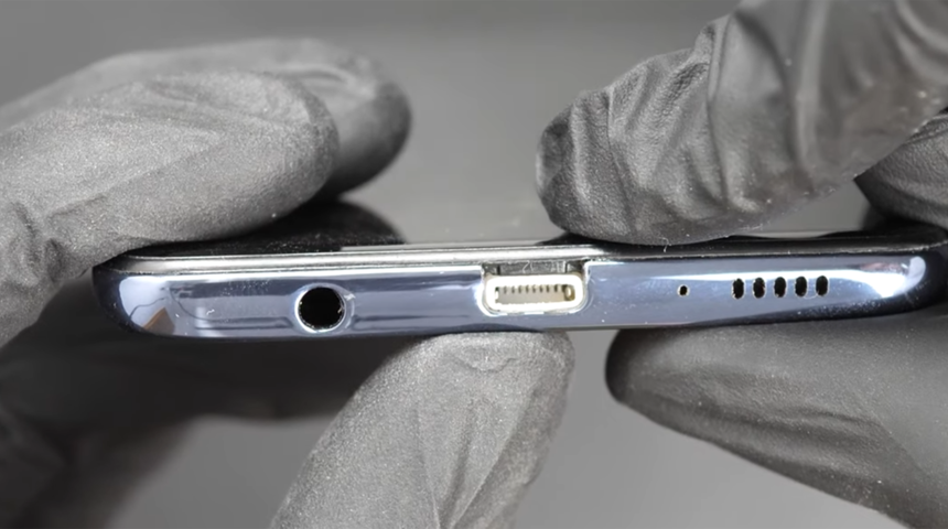 Dünyanın ilk Lightning girişli Android telefonunu ürettiğini söyledi! Bu işte bir terslik var