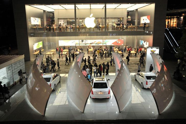 Macerası Steve Jobs'un garajında başladı, dünyanın en değerlisi oldu: iPhone'un sırtladığı Apple, 46 yaşında!