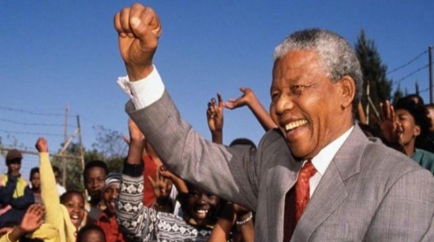 Nelson Mandela hayatını kaybetti