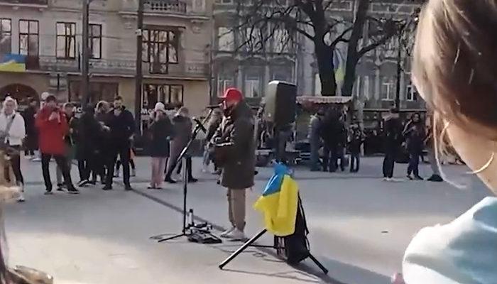 Ukrayna ordusunun bestelediği Bayraktar şarkısı, Lviv sokaklarında yankılandı