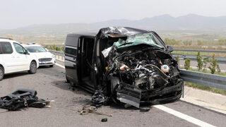 Selami Şahin'in oğlu Emirhan Şahin'in aracı kamyonetle çarpıştı