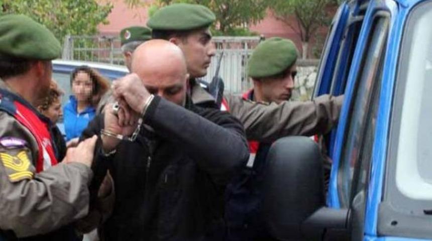 Kız öğrencilerle ilişkiye girip görüntülerini çekti