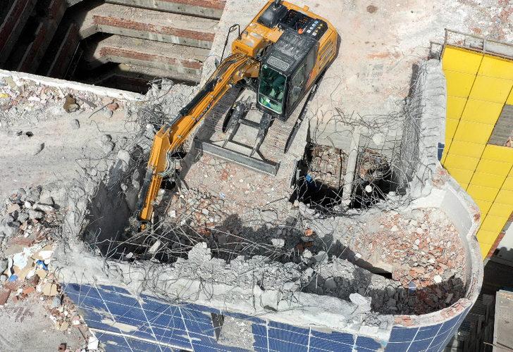 Google'da ilk sırada çıkıyor! Kahramanmaraş'taki dünyanın en saçma binasının 5 katı yıkıldı 