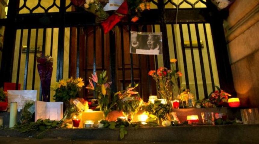 Londra'da Mandela'ya İskoç gaydasıyla veda