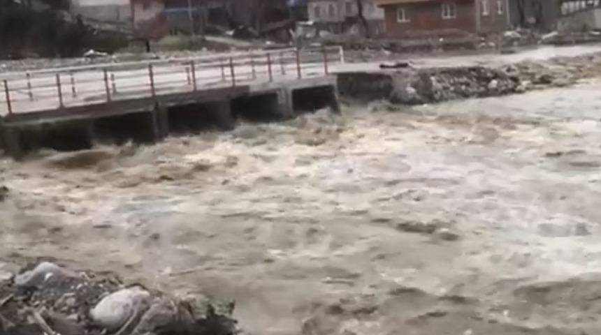 Bozkurt ilçesi sel felaketini yaşamıştı... Su seviyesinin yükselmesi tedirginliğe yol açtı! Vali'den açıklama