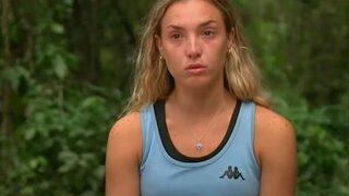 Survivor Sude Burcu'nun kardeşi Simge Burcu sütyeniyle karın kaslarını sergiledi! 'Sude'den daha güzelsin'