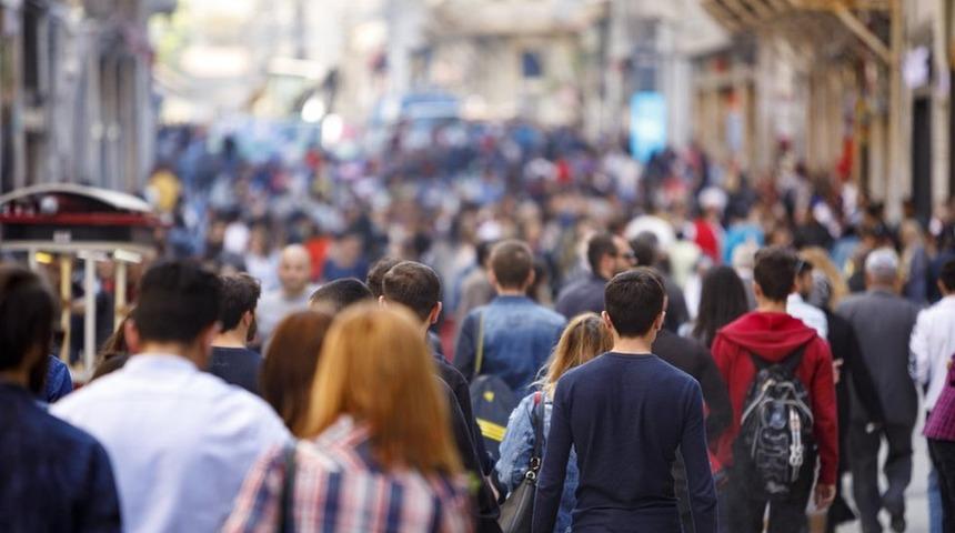 İngiltere&rsquo;de Covid-19 vakaları rekor kırdı: 4,9 milyon kişide vir&uuml;s olduğu tahmin ediliyor