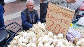 Tezgahına el konulan yaşlı adamın gözyaşları sosyal medyaya damga vurdu! Belediye Başkanı Kara'dan açıklama geldi